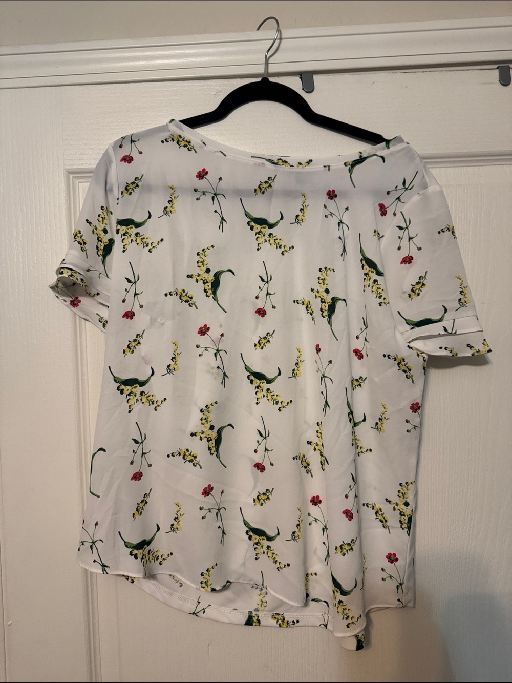 Women's White Floral Short-Sleeve Blouse